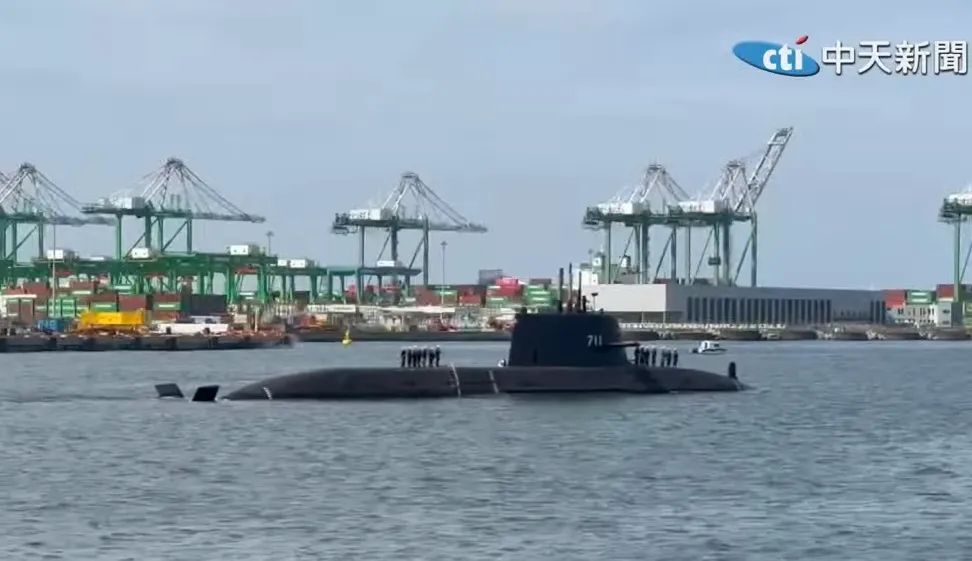 原型艦海鯤號。(圖/中天新聞)