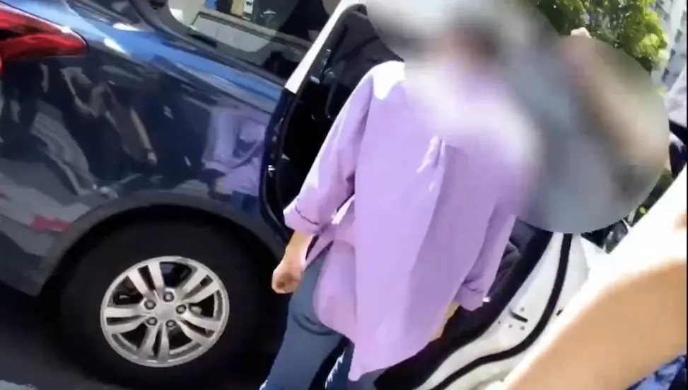 詐團女車手現身面交遭警方逮捕。（圖／翻攝畫面）