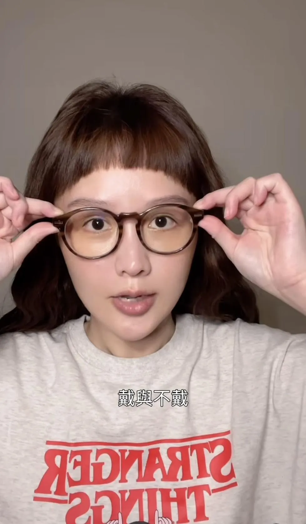 荔枝兒最後一支影片是眼鏡妝教學,親切回覆網友提問。(圖/翻攝自荔枝兒IG)