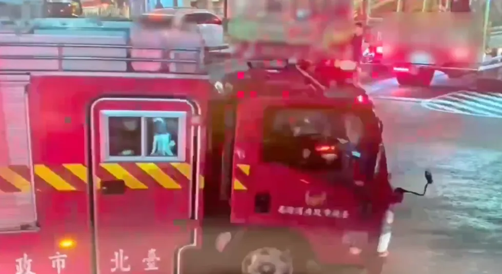 警消獲報趕抵現場。（圖／民眾提供）