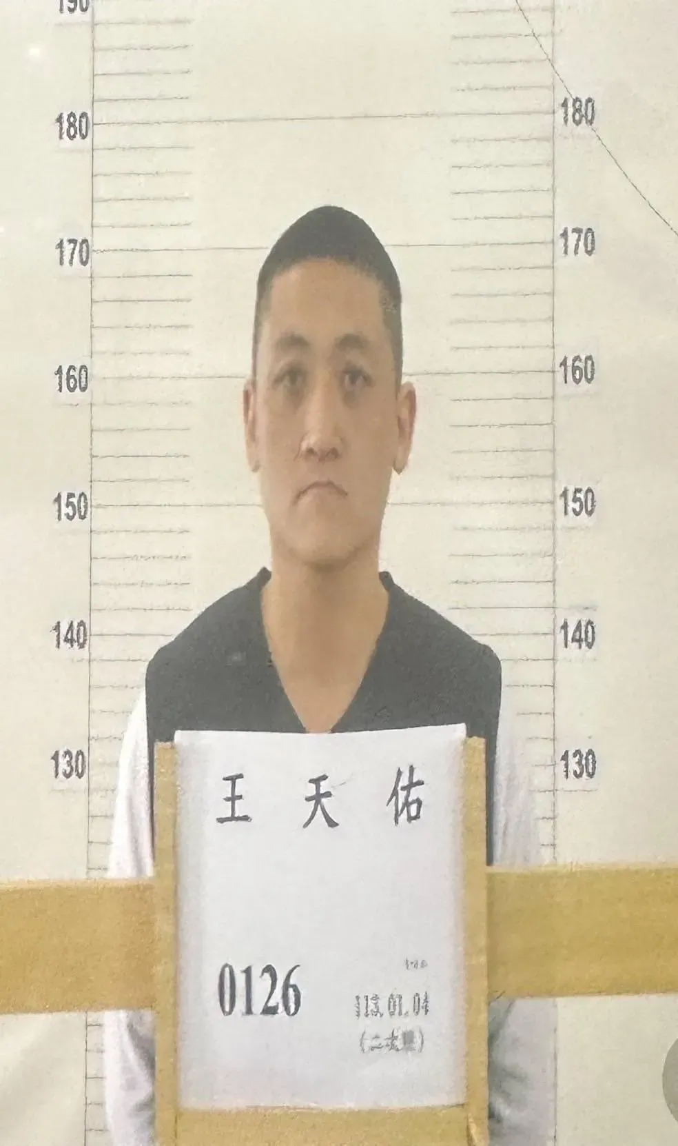 40歲受刑人王天佑將管理員反鎖在庫房後脫逃越獄。（圖／翻攝畫面）