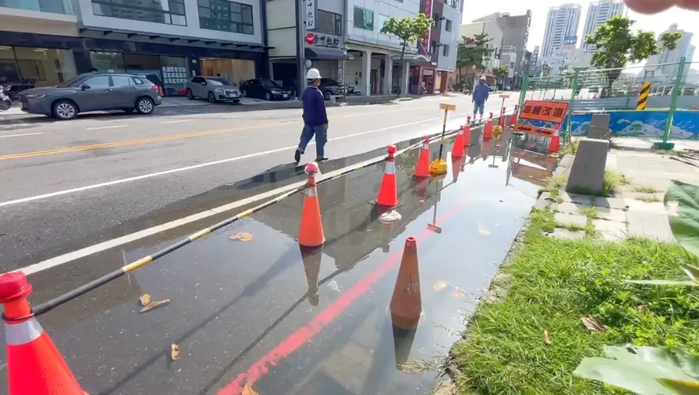 目前運河周遭已退潮。（圖／中天新聞）