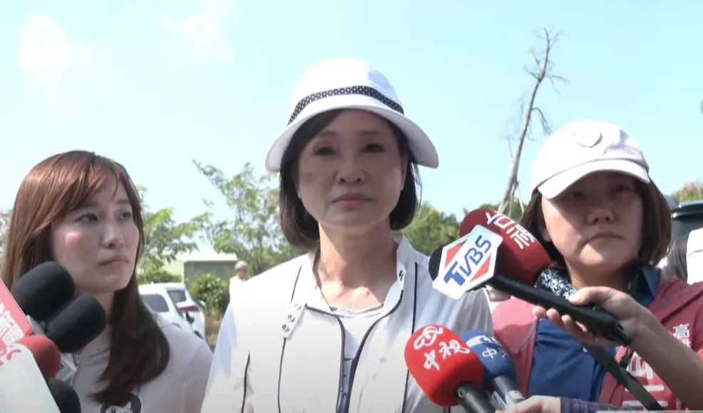 柯志恩13日率隊會勘柏油山。（圖／中天新聞）