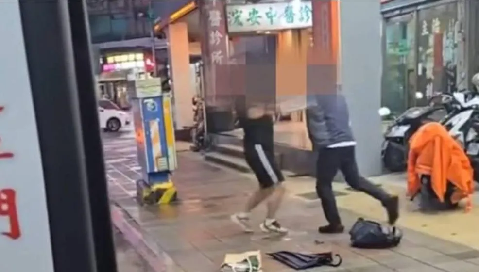 桃園客運司機當街暴揍高中生。(圖/資料畫面)
