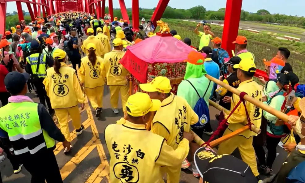 白沙屯媽祖直衝西螺大橋。（圖／翻攝自白沙屯媽祖網路電視台YT）