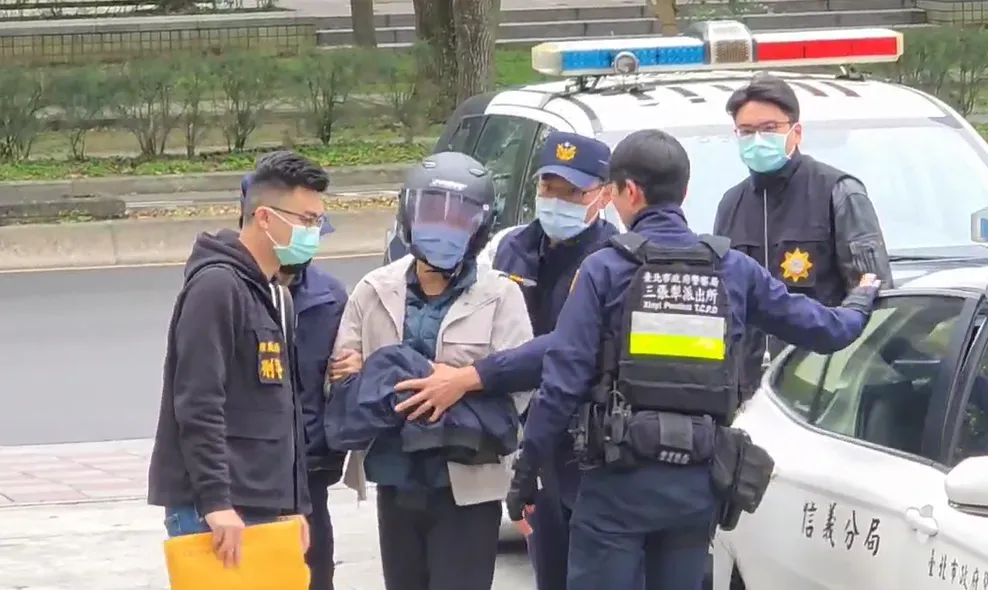 雲云科技董座曾志新因不滿梁姓技術長提離職,竟持刀猛砍對方。(圖/中天新聞)