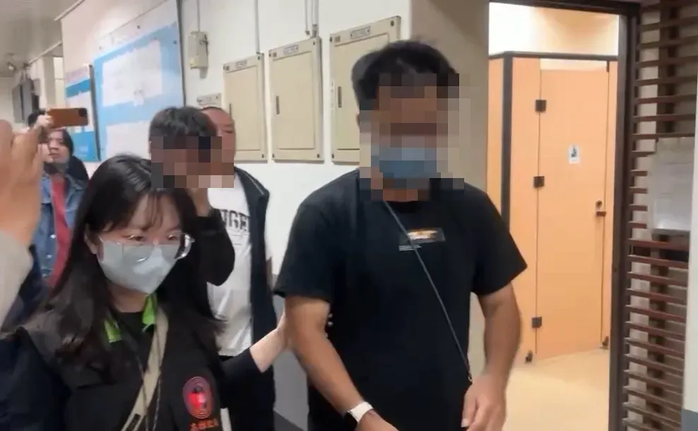 高雄回收婦遭殺害埋屍今解剖2名兒子到場。（圖／翻攝畫面）