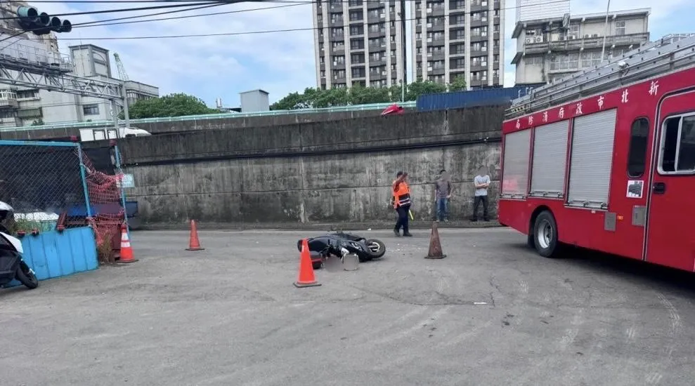 新北汐止今上午發生一起死亡車禍。(圖/翻攝畫面)