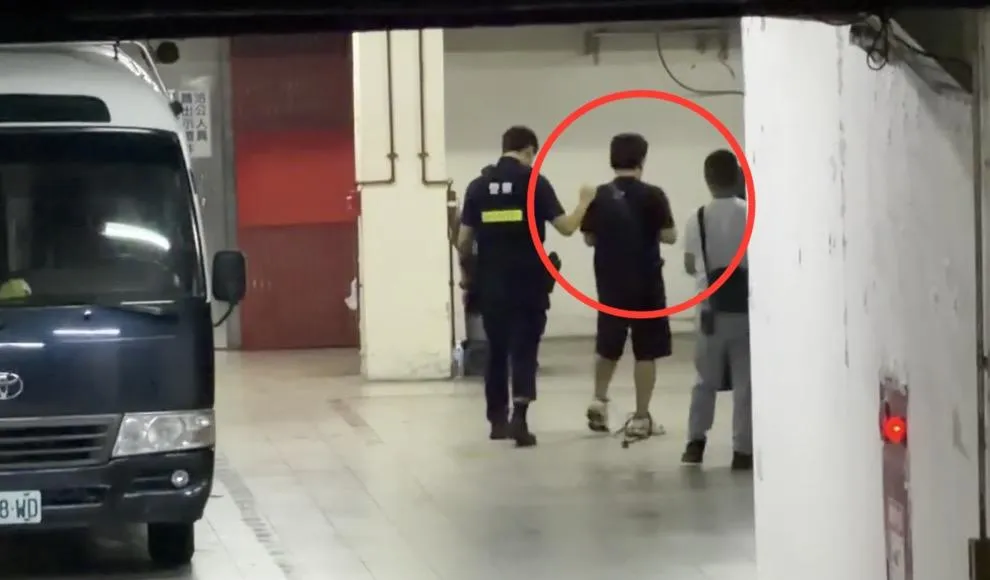 男子遭警方依殺人罪嫌移送台中地檢署。(圖/翻攝畫面)