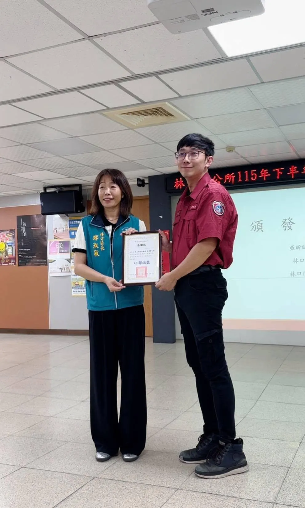 也是義消的張晉寶，今年9月間因積極協助風災復原工作被區長頒獎狀表揚。（圖／張晉寶先生授權提供）
