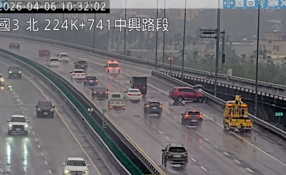 國3南向 225 公里處事故。（圖／高公局提供）