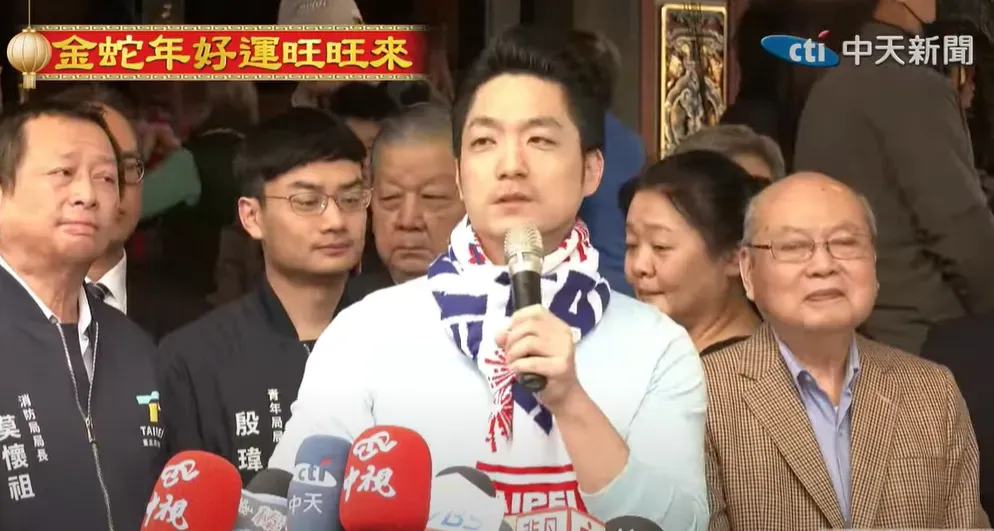 蔣萬安受到民眾熱烈的歡迎。（圖/中天新聞）