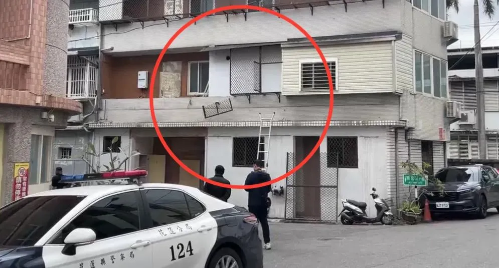 工人在2樓不慎墜樓。(圖/翻攝畫面)