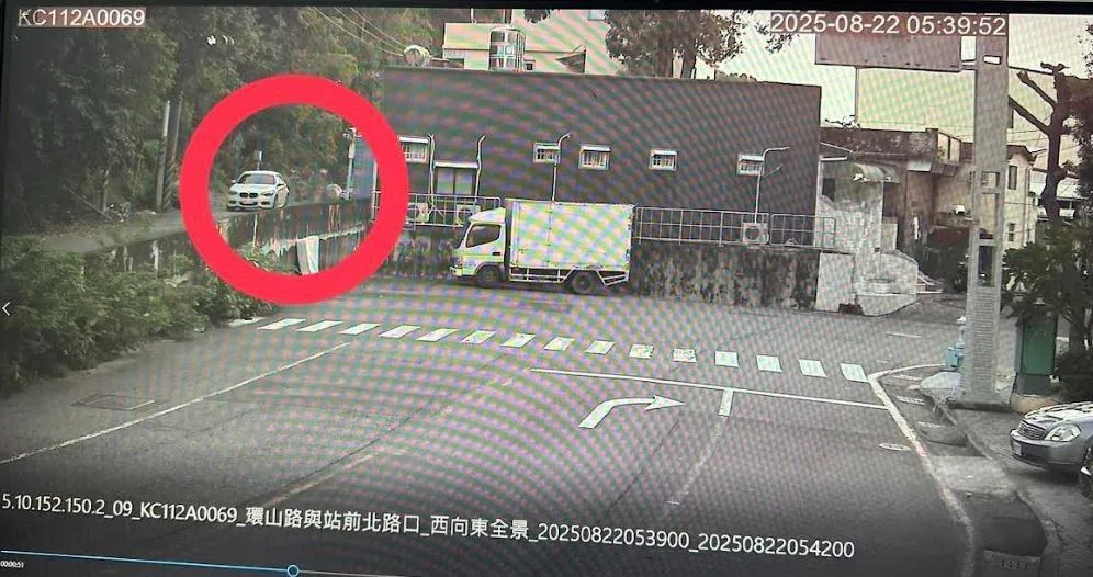楊云豪開車前往犯案。（圖／中天新聞）