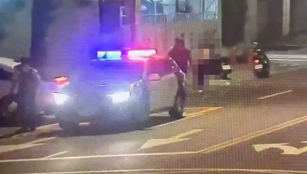 警方趕赴現場將男子逮捕。（圖／翻攝畫面）