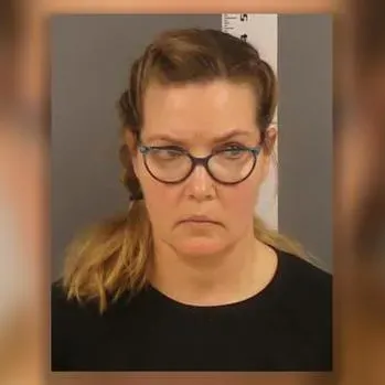 49歲女子涉嫌入室竊盜遭逮捕　身份竟是明尼蘇達州參議員