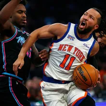 NBA/尼克球星闖禍了!84歲「家政女王」坐場邊 腳趾被踩骨折