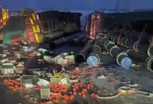 新疆傳重大車禍!路面結冰又遇濃霧 12車追撞釀9死7傷