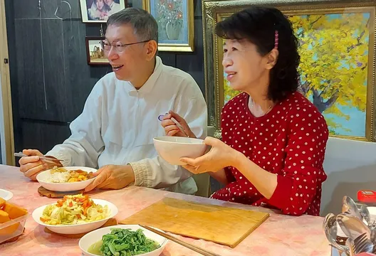 每天寫臉書讓柯文哲直喊「頭很痛」!陳佩琪:我偏要寫且寫更多