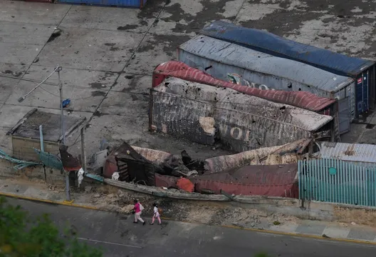 美軍攻擊毀損委內瑞拉民宅 官方暫未公布罹難人數