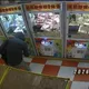 影/士林夜市娃娃機大盜橫行 破壞機台太忘我遭活逮