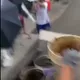影/玄濟宮第3度被攻擊!整車尬電紫衣口罩男「潑10桶穢物」