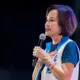 競選團隊成員在告別式「發名片」 柯志恩向家屬鄭重致歉