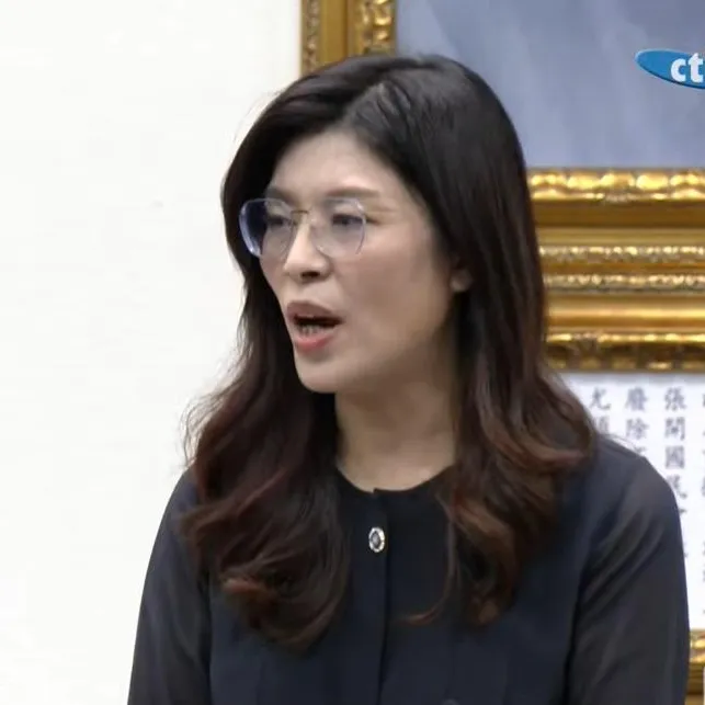 主持中常會處女秀適逢國父誕辰 鄭麗文:要給年輕人舞台