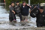 南半球降暴雨　澳洲東岸河流潰堤、多州緊急疏散居民