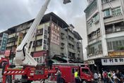 【影】新店區建國路市場爆火警　起火點是2樓廢棄倉庫　火勢控制無人傷亡