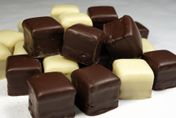 7歲女童偷吃2顆巧克力竟中毒！醫籲來路不明的產品別亂吃！
