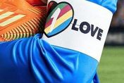 世足賽/想不到吧！FIFA彩虹禁令惹怒民眾　反讓近萬件臂章銷售一空