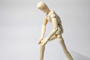 「無骨水泥」人工關節夯！ 骨材龍頭Zimmer 3D列印創新關節獲美FDA批准