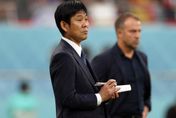 世足賽/到底寫什麼？日本爆冷奪小組賽第一　總教練「死亡筆記本」引關注
