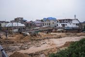 【影】民眾三貼「逆流而上」卻慘遭淹沒　剛果洪災持續肆虐已釀169死