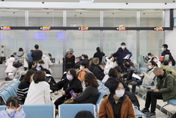 大陸出境旅遊回暖！各地使館人潮「擠爆」　上海居冠逾38萬人申請