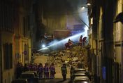 法國馬賽公寓倒塌8失蹤　風勢助長大火搜救受阻
