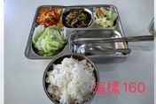 台東大學自助餐「4菜160」…啃雞腿吃到「滴血生肉」　校方、業者出面說話了