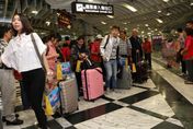 等3年了！國際航班回來花蓮　越南旅客滿載來台暢遊