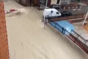 影/暴雨取代乾旱！西班牙各地洪災肆虐　汽車行駛中直接被沖走