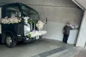 李玟告別式/靈車曝光！紫、白色鮮花包圍車身　離開香港殯儀館直奔火化場