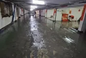 影/車庫成水庫！ 彰化埔心地下室慘淹到小腿　2台抽水機漏夜搶救