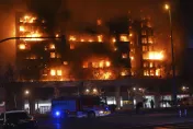 影/西班牙公寓大火至少4死13傷　疑建材易燃導致火勢一發不可收拾