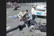 保齡球式衝撞！廣州驚傳「轎車失控連環撞」行人、電動車全倒11傷