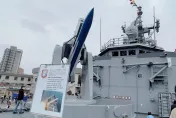 影/海軍敦睦支隊靠港基隆港  成功艦模擬裝填標一飛彈畫面曝光