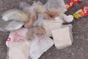 白沙屯媽祖/太糟蹋！進香首日沿路「食物丟棄成堆」　信徒全怒了