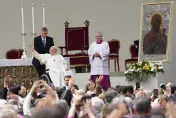 87歲教宗方濟各首次造訪義大利威尼斯　呼籲萬名信眾關心共同家園