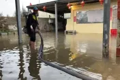 影/雨彈炸金門！來鳳宮「水淹到小腿」　4月雨量破8年紀錄