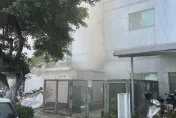 快訊/轟！高雄面板廠倉庫巨響起火　員工聞濃濃焦味竄濃煙