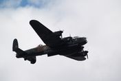 二戰轟炸機於荷蘭上空墜毀　3名空軍遺體80年後終於「確認身分」